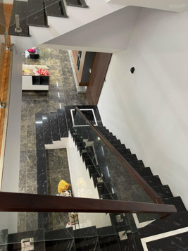 Cần cho thuê biệt thự đảo 300m2 hồ Đông Nam Ecopark Grand