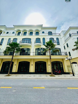 Hot. Bán căn liền kề 58,5m2 giá chỉ 6,8 tỷ khu Chà Là, sổ đỏ cầm tay, Liên hệ e: 0967 205 658