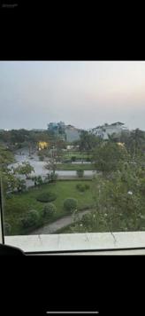Cho thuê văn phòng hoặc kinh doanh mặt phố Việt Hưng, căn góc 2 mặt tiền, view công viên.