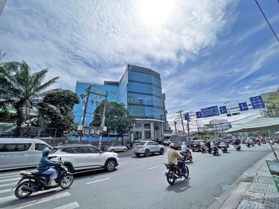 VĂN PHÒNG MT Đinh Bộ Lĩnh. TRỐNG SUỐT 5 MẶT THOÁNG. 85m2-135m2-220m2-270m2-355m2. Bãi xe rộng rãi.