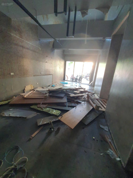 Cho thuê nhà mặt phố Hồ Sen vị trí đẹp nhất tuyến phố. Diện tích 300m2/sàn, mặt tiền 10m