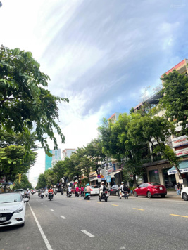 Cho thuê nhà 3 tầng MT Lê Đình Lý vị trí sầm uất, ngang 5m