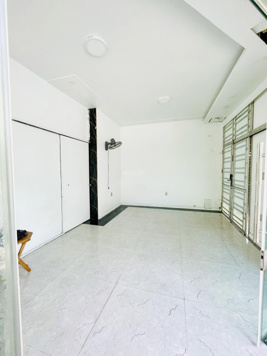 Cho thuê mặt tiền tầng 1 căn góc Hoàng Huy Riverside