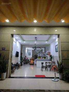 Nhà thuận tiện vừa ở, vừa kinh doanh, tầng 1 trống, tầng 2 2 pn, 2 vs, tầng 3 trống