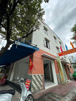 Bán nhà 2 mặt tiền Trưng Nữ Vương, đối diện trường học , gần ngã 4 .