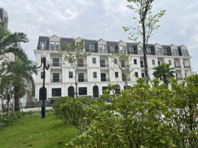 Bán gấp liền kề mặt vườn hoa. Chỉ từ 20 tỷ mua được ngay