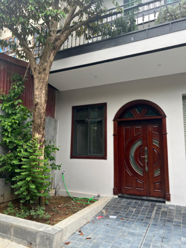 Cho thuê căn hộ mặt đất ngõ 279 Đội Cấn, 2PN thích hợp vừa ở vừa kinh doanh