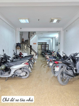 Cho thuê văn phòng giá rẻ, có bàn ghế, chỗ để ô tô, mặt đường Vũ Tông Phan
