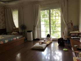 Chính chủ cho thuê nhà sân vườn 4 phòng ngủ trong ngõ 200 Âu Cơ, Tứ Liên, Tây Hồ