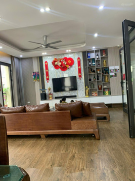 Bán lô xẻ khe 80m2 siêu vip giá chỉ 31,5 tỷ - 8 tầng - Đã có sổ - Hiện đang cho thuê tầng 1, 2