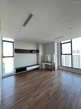 Vợ chồng tôi cần bán căn 3PN tòa The Nine 150m2 căn góc đẹp, nguyên bản, giá 11 tỷ. LH 0977 632 716