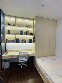 Chính chủ cần bán căn 1PN + 47m2 toà B, full nội thất. Giá 2,7 tỷ bao toàn bộ thuế phí