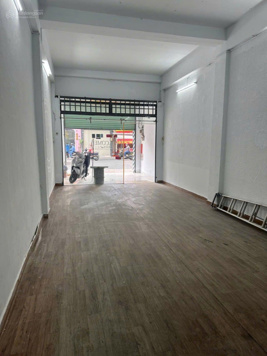 Cho thuê nhà nguyên căn MT 513 Nguyễn Kiệm, P 9, Q Phú Nhuận. Diện tích: 4x20m