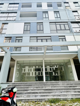 Cho thuê nhà phố thương mại 5tầng tại khu quốc tế Đa Phước có thang máy và diện tích sử dụng 1000m2