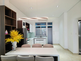 Nhà Phú Gia 3 tầng, 4PN, 5WC nội thất cao cấp, sạch đẹp giá 21 triệu/tháng