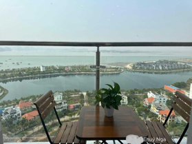 Căn hộ 2PN 2VS chính biển tầng cao, nội thất đẹp, sổ đỏ lâu dài