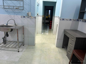 Phòng Bùi Đình Túy (khúc giữa chợ). Ở tầng trệt, full nội thất