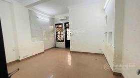 Cho thuê nhà 2 tầng Lê Duẩn - Hải Châu ( ngang 7m5 )