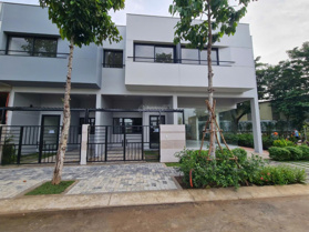Giá 3,3 tỷ, thanh toán 30%, nhận nhà diện tích sàn 200m2, sổ hồng từng căn và bàn giao hoàn thiện.