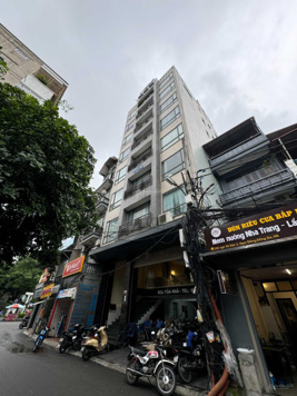 Cho thuê văn phòng tòa nhà 10 tầng vị trí đẹp nhất quận Đống Đa, mặt hồ, mặt phố rộng, MT 10m