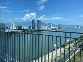 Cần cho thuê CHCC Azura, 2PN tầng cao, diện tích 150m2, giá chỉ: 37tr/tháng, bao gồm phí quản lý