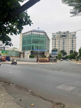 Tòa nhà hầm+5 tầng 2 mặt tiền đường Đỗ Xuân Hợp (12x33.5)m=400m2.Thu nhập 200tr/tháng.Gía 63 tỷ TL.