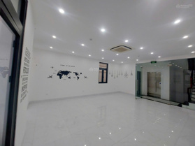 Cho thuê shophouse Ngọc Trai 06 mặt đại lộ hoàn thiện rất đẹp, thang máy, 3PN full đồ OCP1 Gia Lâm