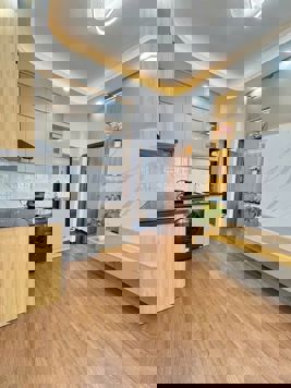 **BÁN #TẬP_THỂ TẦNG 2 GẦN HỒ ĐỀN LỪ**