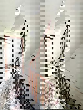 Chỉ nhỉnh 5 tỷ sở hữu nhà mới Gara Ô tô tại Ngã ba Lạc Thị, Ngọc Hồi dt 40m x 5 tầng