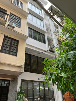 Chính chủ cho thuê nhà từ tầng 1 đến tầng 4 tại công viên 1/6, Đống Đa - cho thuê làm VP, lớp học
