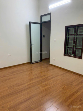 Chính chủ cần bán căn nhà tại quận Thanh Xuân Hà Nội, nhà nở hậu, vị trí trung tâm, giá tốt.
