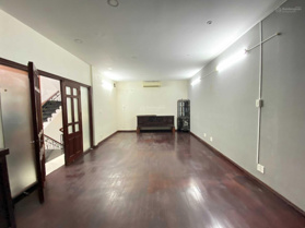 Chính chủ cho thuê biệt thự đường Trần Minh Quyền, P1, Quận 10 (8m*19m) 65tr/th. Nhà có thang máy