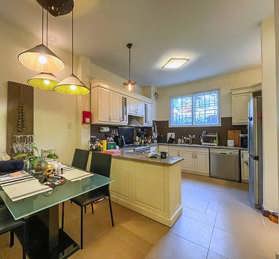 Siêu phẩm mặt ngõ Âu cơ Dt 88 m2 mt 7,1 m lô góc