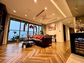 Tôi cần bán căn góc hoa hậu 139m2- 3 ngủ. Nội thất cơ bản.