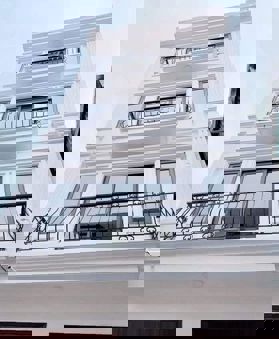 Lạc Long quân, Xuân la, lô góc  53m2 5 tầng Mt 4,2 chào 9,15 tỷ