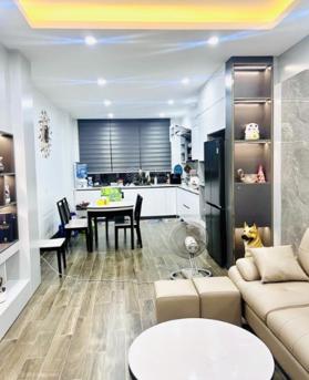 Nhà đẹp sát phố Khâm Thiên ngõ nông DT 50 m2, 5 tầng giá nhỉnh 8 tỷ LH 0363 792 097
