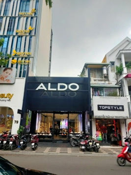 Bán nhà mặt tiền đường Nguyễn Trãi - Quận 1. DT: 4.5 x17. Giá: 32 tỷ