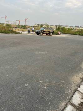 Bán đất dịch vụ khu 25ha, đường rộng đột biến 16m, DT 48.4m2, MT 4m đẹp không lỗi lầm. 0989 060 258