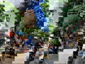 - ,Nhà gần ngay  khu Đô Thị Đô Nghĩa. Cách bệnh viện nhi ,Đại Học fenikka 500m.khu vực đông đúc dân cư ,ngập tràn tiện ích ..