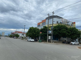 Rẻ nhất thị trường - bán nhà 2 mặt tiền gần bên Aeon Mall - có nhà 3 tầng - diện tích lớn