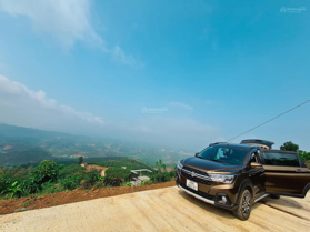 View đẹp đồi Bát Úp Đại Lào, đường hiển thị sổ, đồi chè thơ mộng cùng sầu riêng và bơ, gần dân cư