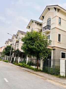 Bán nhanh biệt thự 135m2 Centa City VSIP giá rẻ hơn 100tr