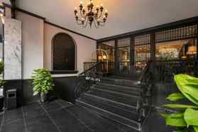 Thông tin địa chỉ Khách sạn Shining Central Hotel & Spa: Khách sạn với khu spa đầy đủ các dịch vụ