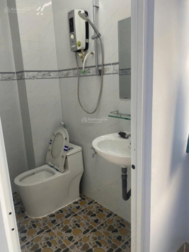 Phòng Thiết kế rộng rãi thoáng mát sạch sẽ - cửa sổ to hướng gió và ánh sáng thiên nhiên vào phòng