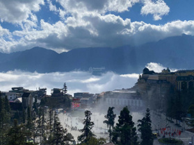 Chính chủ bán khách sạn 8 tầng trung tâm SaPa, vị trí đắc địa cách nhà thờ đá 150m, S sàn 1016m2