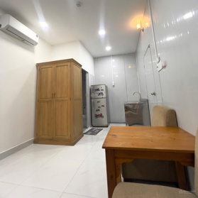 Phòng cho thuê - thang máy - full nội thất gần sân bay - CV Gia Định