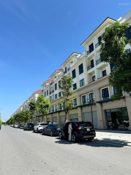 Đối diện sảnh thang máy 12 tòa chung cư + biển tạo sóng, mặt đường 20m phân khu San Hô