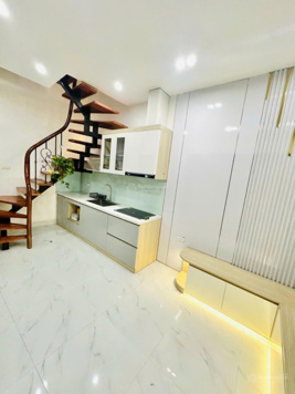 Cần bán nhà 2 tầng tại Đội Cấn, lô góc ngõ rộng giá hợp lý