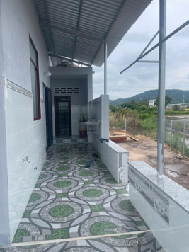 Nhà mới xây DT: 350m2, đường TL 44A-xã An Ngãi. 45m mặt tiền đường nhựa. Giá rẻ: 1 tỷ 950 (có TL)