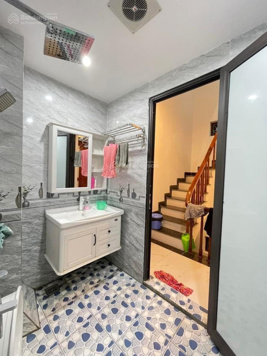 Siêu hiếm bán nhà Ngã Tư Sở Thanh Xuân lô góc 3 ô tô tránh - KD sầm uất 60m2x4tầng. Chỉ Hơn 6 tỷ